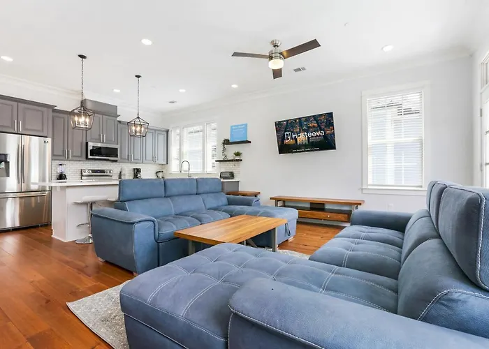 Hosteeva Brand New Condo With A Pool Steps To St Charles Ave