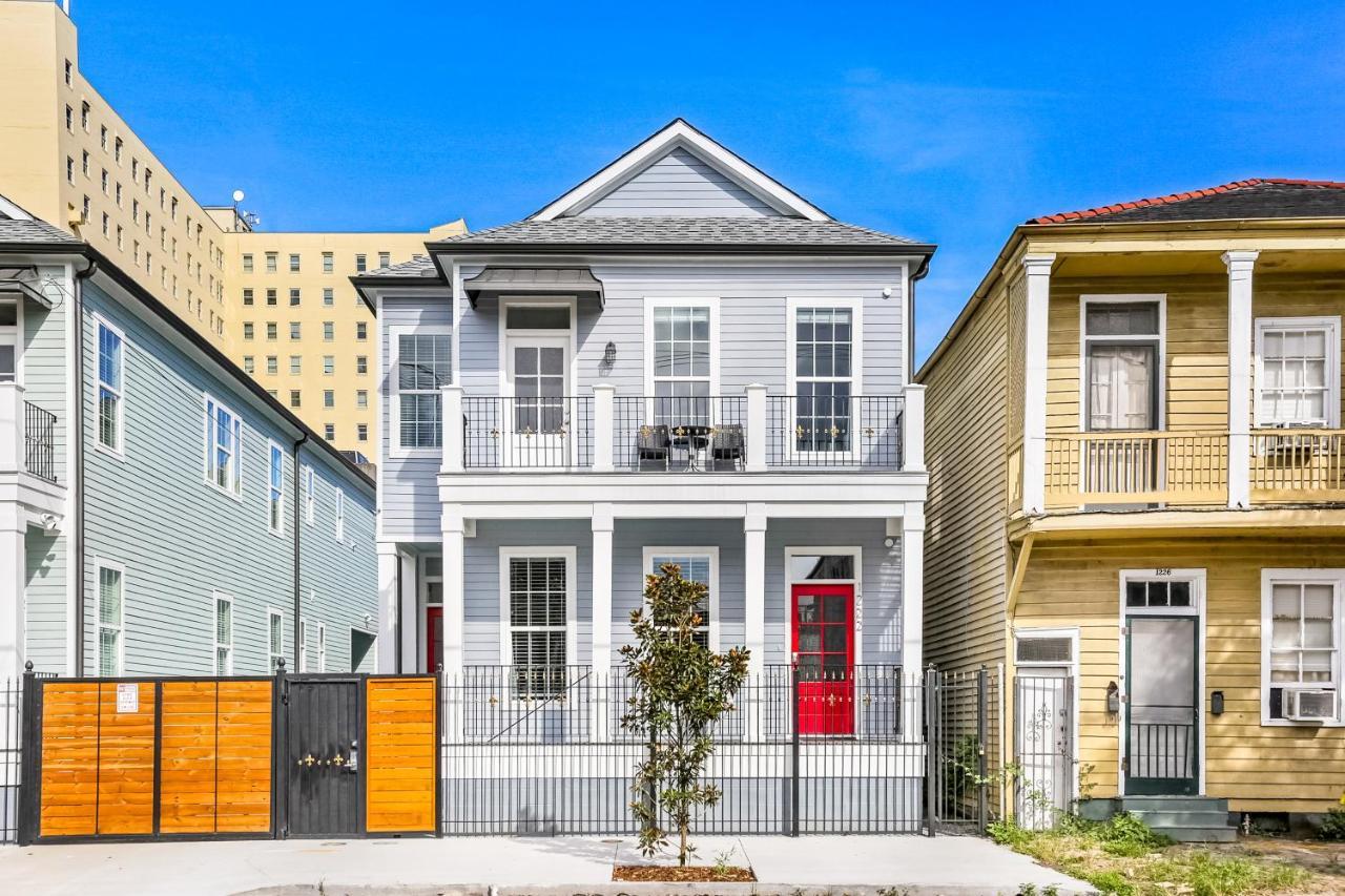 Apartment Hosteeva Brand New With A Pool Steps To St Charles Ave